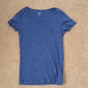 GAP V-neck T-shirt (M)